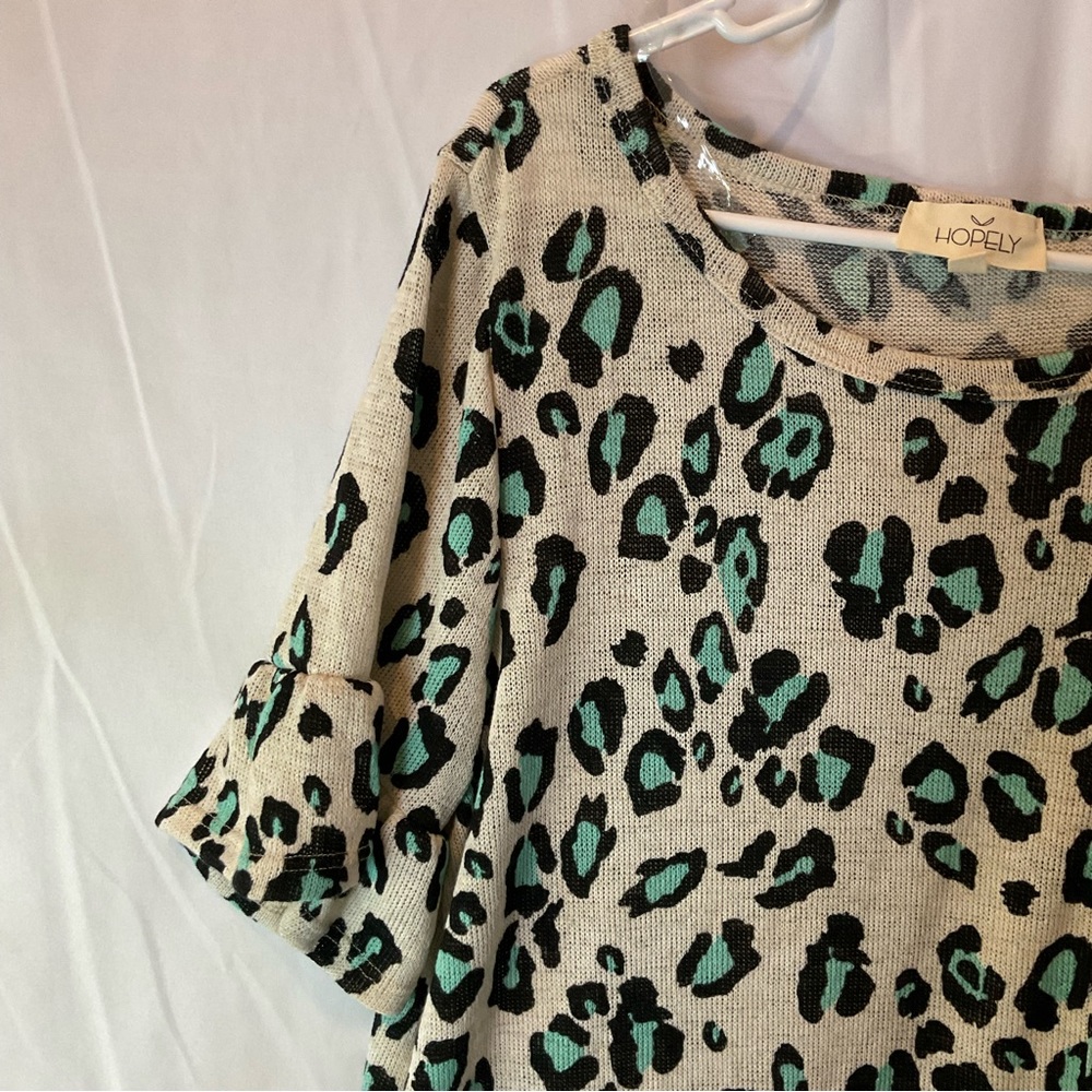 Hopely Women’s Short Sleeve Light Blue Leopard Print Waffle Knit Size Large - Picture 3 of 13